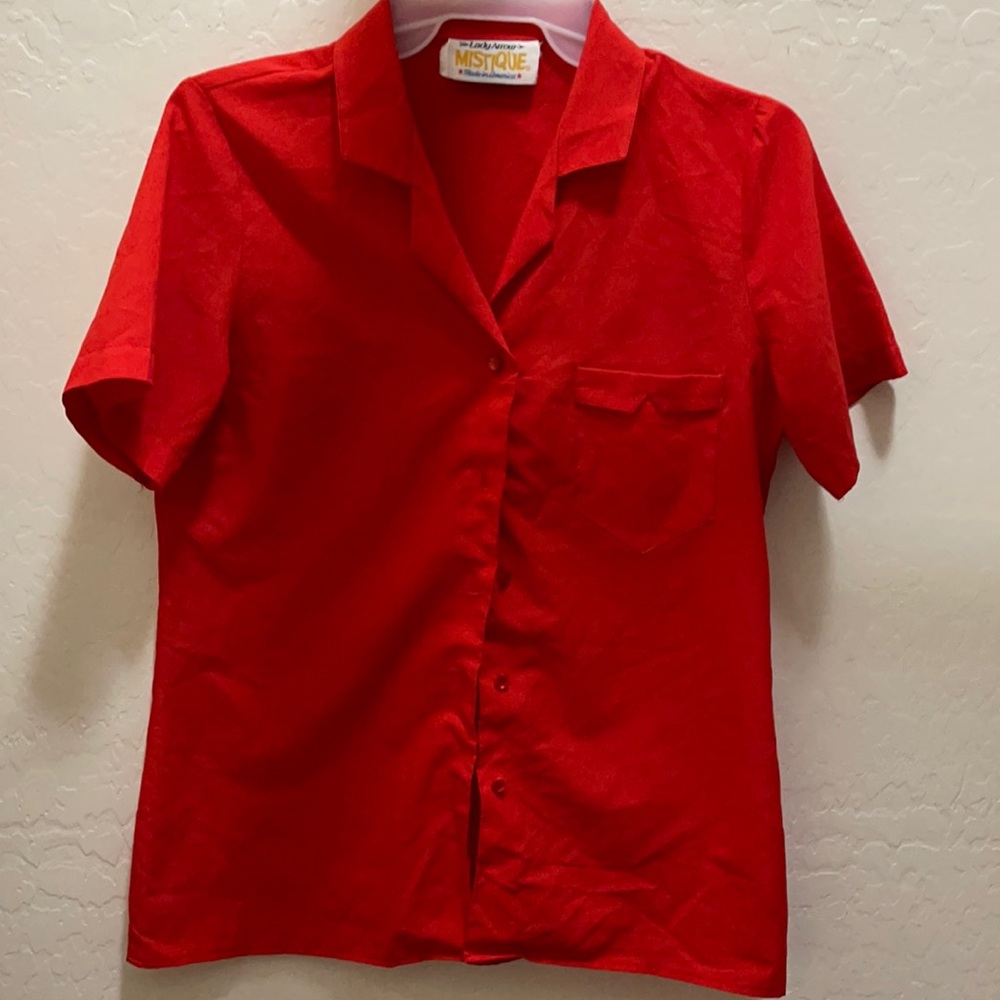 Regular top blood red